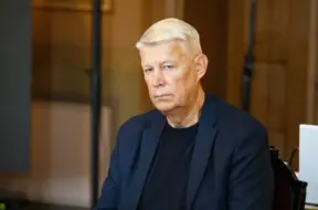 Zatlers: Neuztveriet par pilnu, ko saka Kariņš