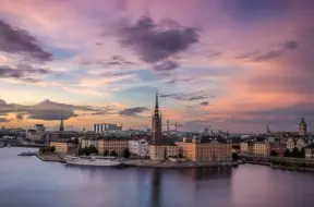 Ziemas odiseja pa Skandināviju: Izbaudiet skaistumu ar vilcienu un autobusu par zemāku cenu