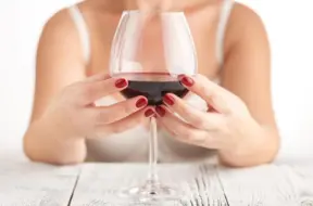 Zinātnieki: Mērena alkohola lietošana var uzlabot senioru kognitīvās spējas