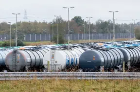 Zviedrijas pensiju fonds iegulda miljardus naftas un ogļu kompānijās, izraisot kritiku