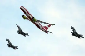 airBaltic lidmašīna godinās Latvijas proklamēšanas gadadienu ar iespaidīgu pārlidojumu