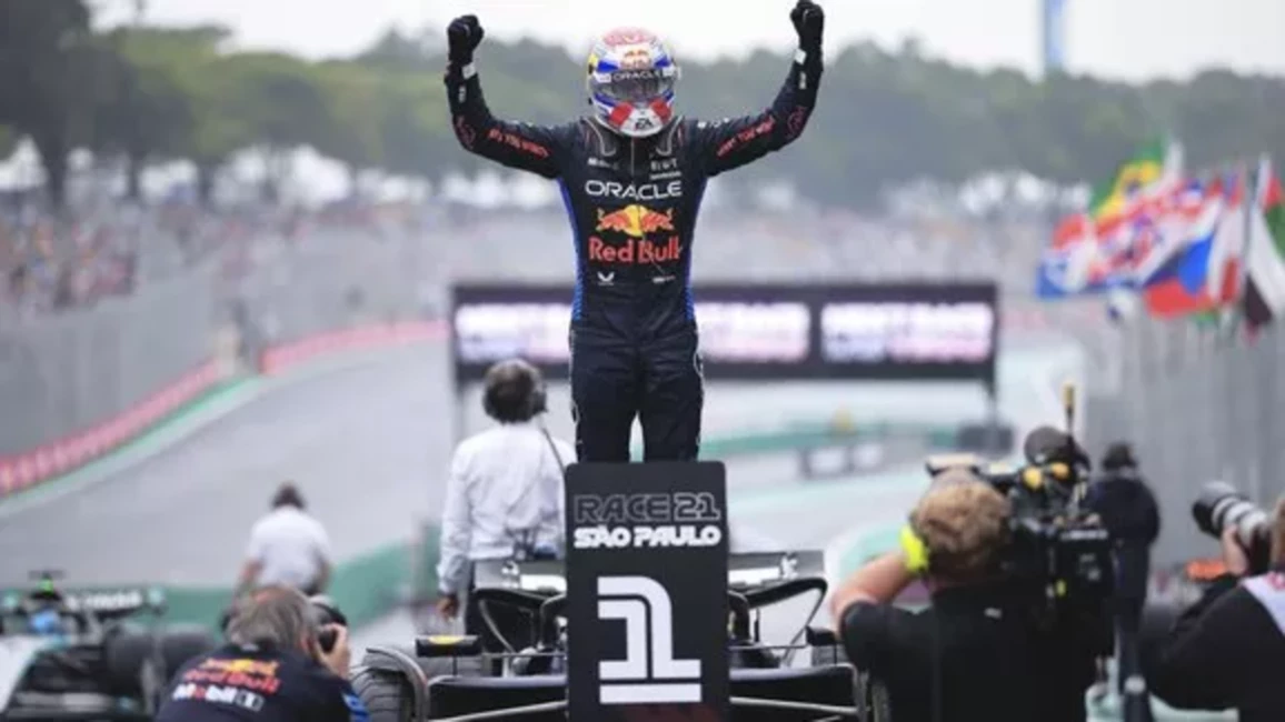 Aizkulišu Drama F-1: Makss Verstapens uz "Mercedes"? Spriedze "Red Bull" pieaug