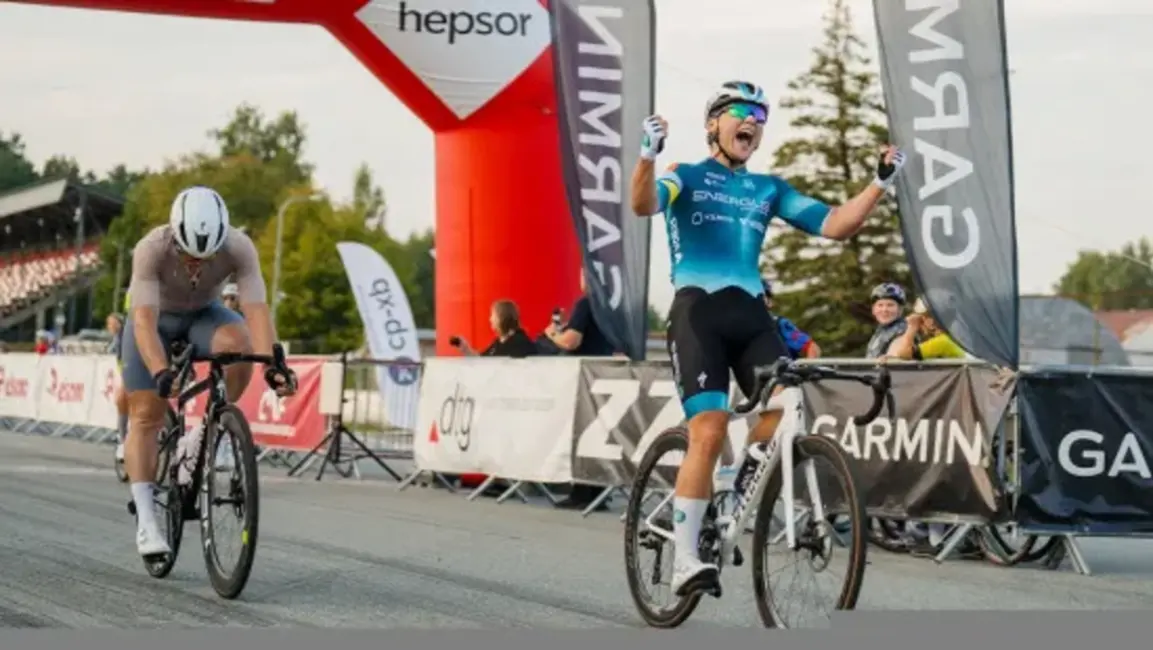 Aizraujošajā "Elsana kausā" Biķerniekos triumfē Vēvers, Harkins un spilgtākās dāmas