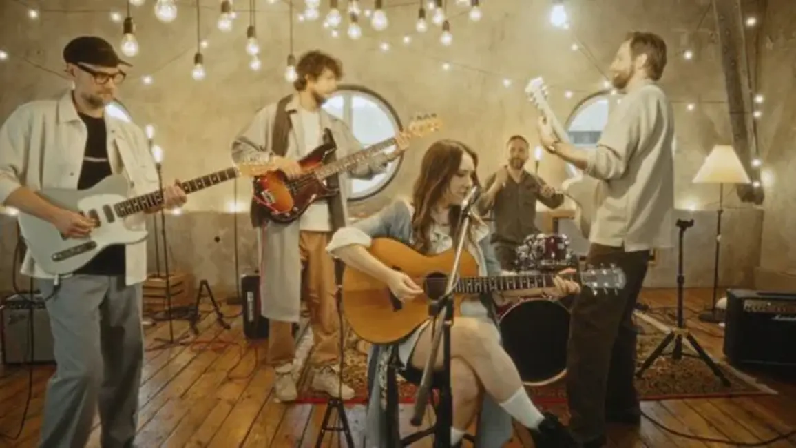 Astro'n'out pārsteidz ar jaunu dziesmu "Garlaicīgi nav" pirms gaidāmās akustiskās koncerttūres