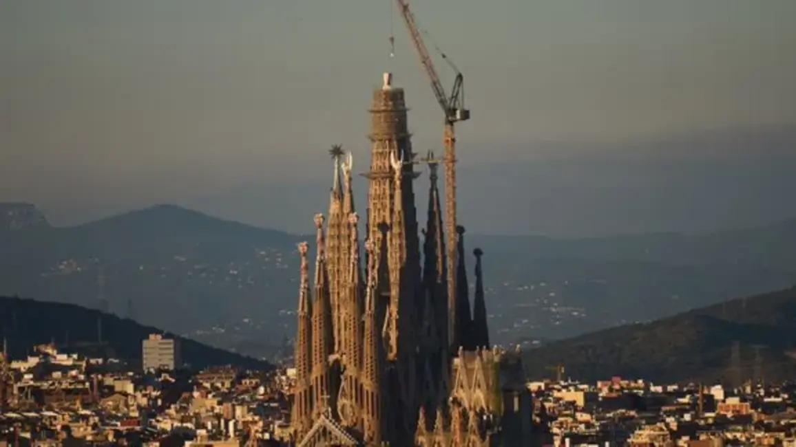 Barselonas Sagrada Familia kļuvusi par pasaulē augstāko dievnamu