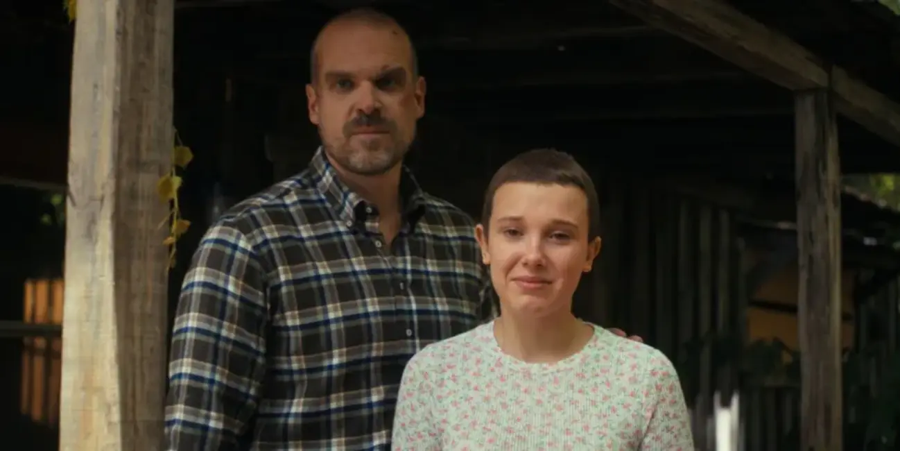 Baumas Holivudā: Millie Bobby Brown apsūdz Deividu Harbouru par iebiedēšanu "Stranger Things" filmēšanas laikā