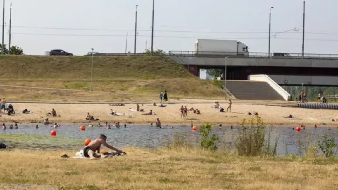 Beidzot klāt! Rīgas peldvietas aicina veldzēties karstajā vasarā