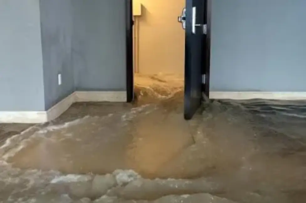 Dzīvokļa applūšana: līdz pat 60 000 eiro zaudējumi un kā rīkoties