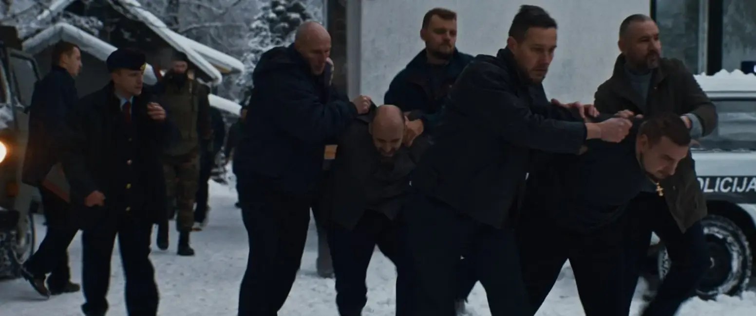 Filma "Tumšzilais evaņģēlijs": Atgriešanās Rīgas tumšajā pagātnē deviņdesmitajos