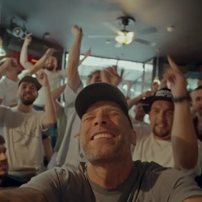 GACHO ar jauno dziesmu "Vējiem līdzi" ielido vasaras virsotnē