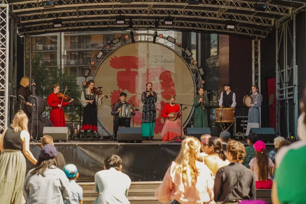 Ģimeņu Folkfestivāls "Taka" Aicina Atklāt Tradīciju Burvību Jaunajā Teikā