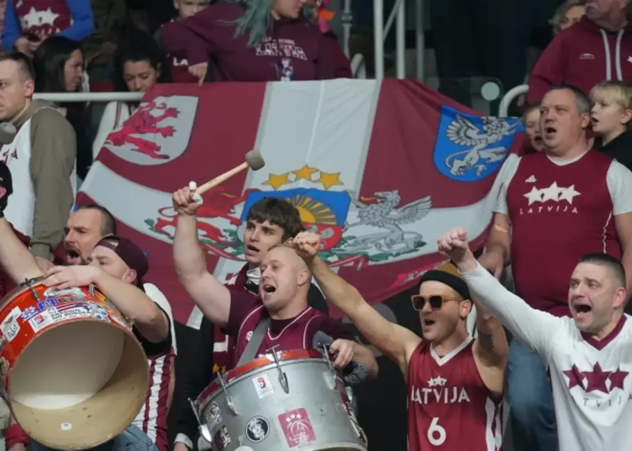 Jauns.lv aicina līdzjutējus: laimē Latvijas basketbola izlases autografu kreklu!