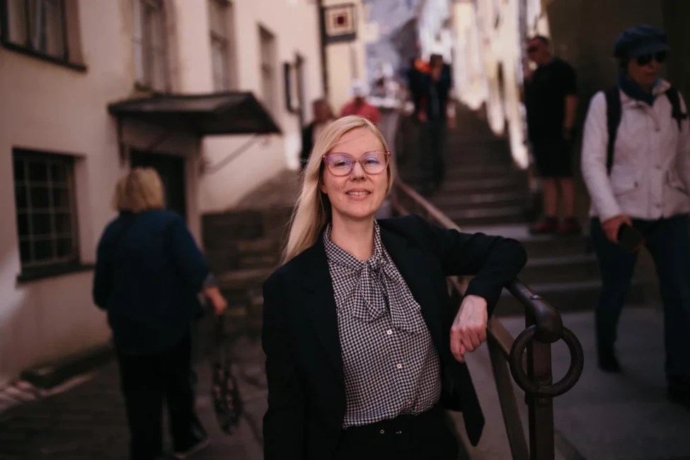 Jesika Aro Brīdina: Kā Kremļa «Skaldi un Valdi» Taktika Apdraud ASV un Eiropas Nākotni