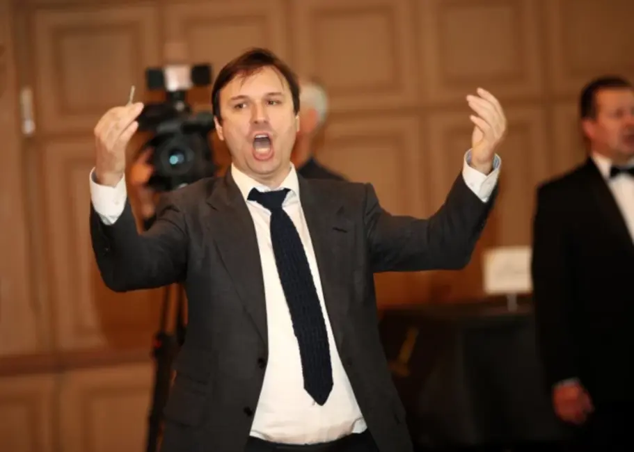 Kaltenē bijušais "Rīgas satiksmes" funkcionārs Aleksandrs Brandavs noracis kāpu pie privātmājas; vietējie sašutuši