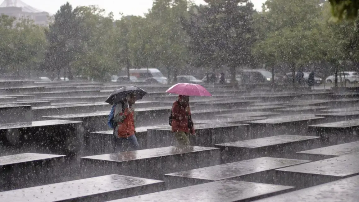 Kamēr Skandināvija svelmē, Vāciju plosa "vasaras musons"