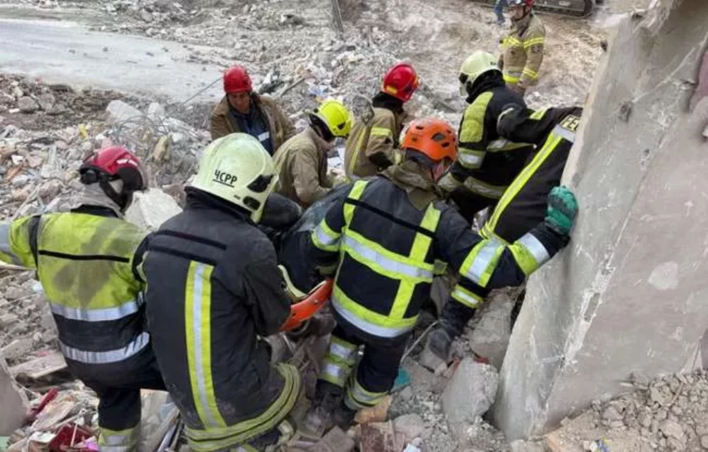 Kijivu Satricina Krievijas Terors: Drupās Aprakto Tuvinieku Izmisīgie Zvani un Traģiski Pieaugošais Upuru Skaits