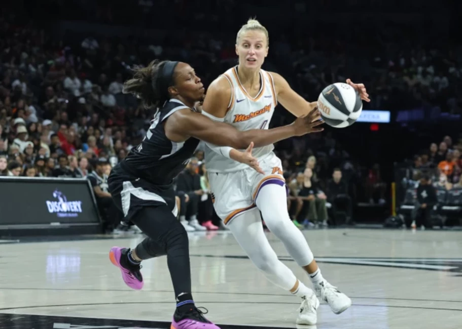 Kitija Laksa Ar Nozīmīgu Spēles Laiku Palīdz "Mercury" Izcīnīt Svarīgu Uzvaru Pār "Aces" WNBA