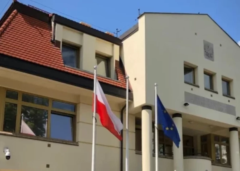 Krievijas atriebības konsulāta slēgšana Kaļiņingradā: diplomātiskā spriedze sasniedz jaunu kulmināciju pēc Varšavas ugunsgrēka