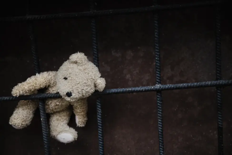 Kurzemē atklāta šausminošu vecāku varmācība: seši bērni ilgstoši cietuši no fiziskas un emocionālas vardarbības