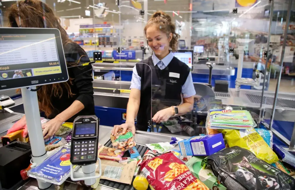 Latvijā pieaug skaidrās naudas maksājumu īpatsvars, eksperti iesaka diversificēt norēķinu veidus