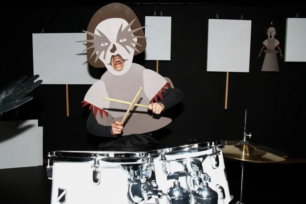 Latvijas Leļļu teātris atklāj monoizrādi «Nē! Nē! Nē!» – leļļu un protestu kultūras dialogs