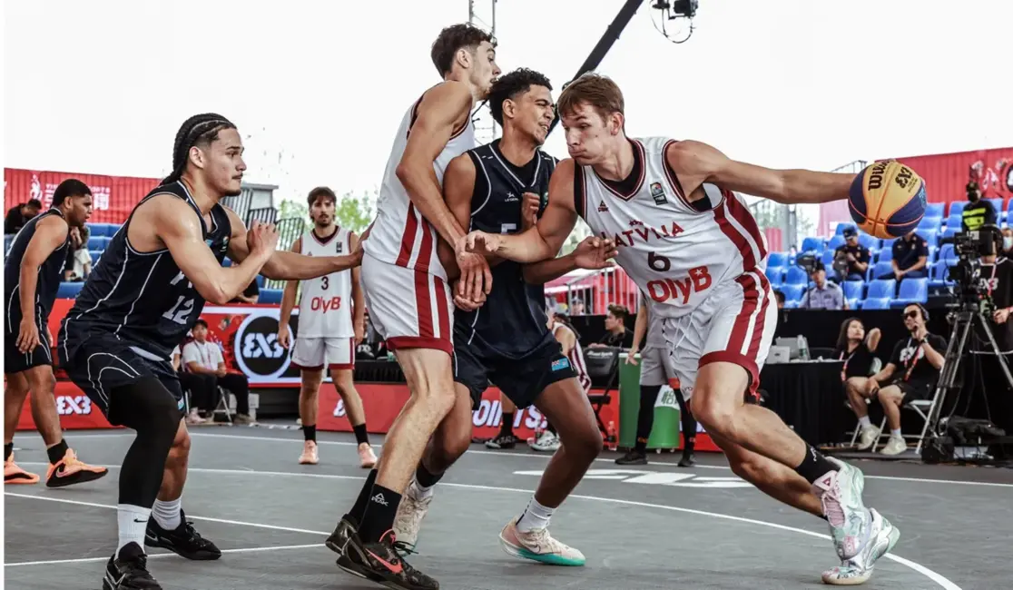 Latvijas U-23 basketbolisti iespaidīgi uzsāk Pasaules kausu, sperot platu soli pretī ceturtdaļfinālam