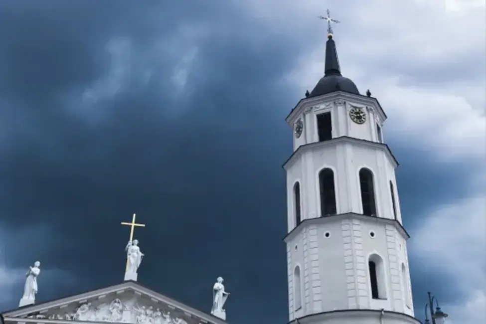 Lietuvas kultūras ministrs atvainojas par izteikumiem, sola ciešāku sadarbību ar nozari