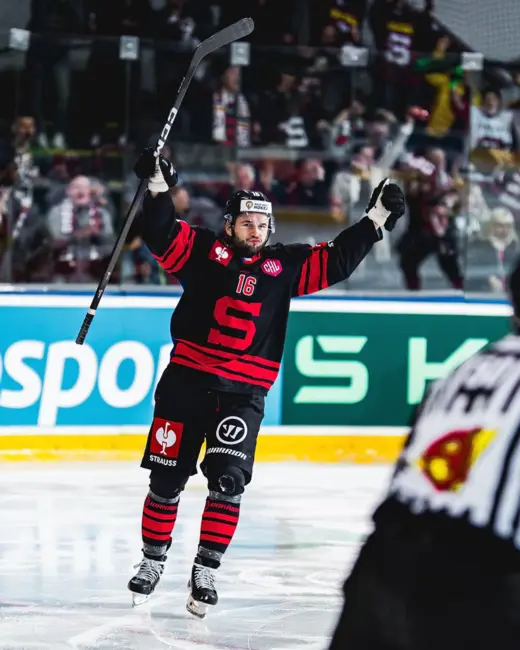 Mārtiņš Dzierkals novērtēts: iekļauts IIHF Čempionu līgas pamatturnīra simboliskajā izlasē