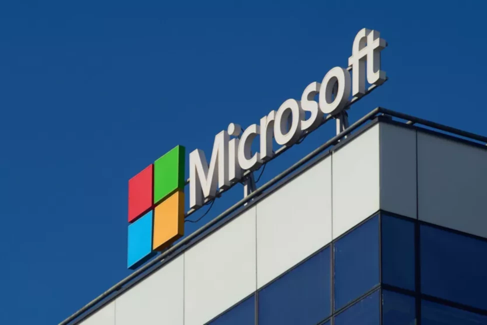 Microsoft atlaiž 6000 darbinieku: MI un vadības pārveide maina uzņēmuma seju