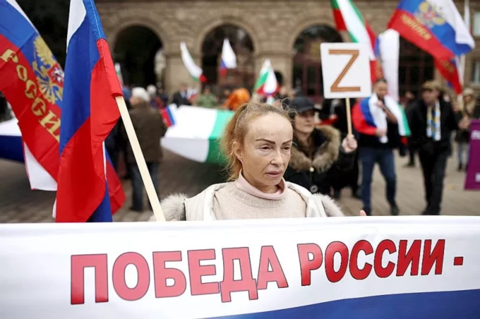 Mīts par Mūžīgajiem Uzvarētājiem: Bīstama Ilūzija Vēstures Spoguļos un Mūsdienu Sabiedrībā