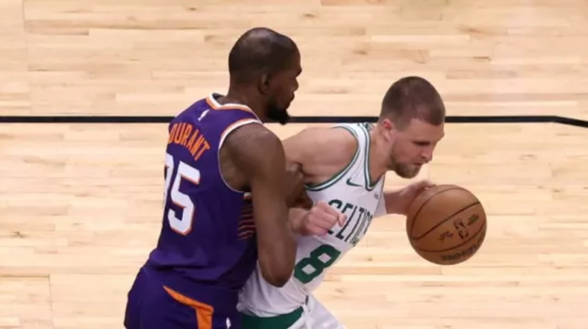 NBA Bumba Karsta: Fīniksas "Suns" Rūpīgi Izpēta Iespēju Iegūt Kristapu Porziņģi Maiņas Darījumā