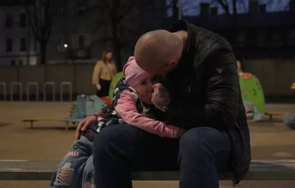 No "Krasti. Krēta" zvaigznes līdz sirsnīgam tēvam: Eduarda jaunā ikdiena ar meitiņu