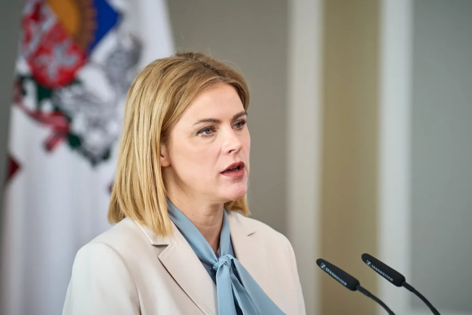 Premjere Evika Siliņa rosina iesaldēt valsts augstāko amatpersonu algas: solidaritāte un budžeta prioritātes