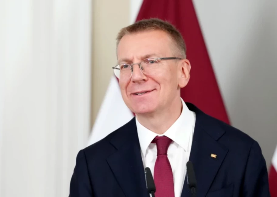 Prezidenta edgara rinkēviča joks par lietaino vasaru iekaro tautas sirdis un apliecina humora spēku