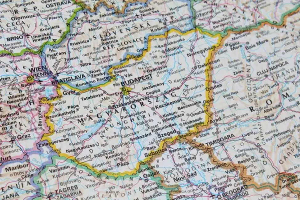 Pusgadu pirms vēlēšanām Ungārijā atkāpies populārākā laikraksta galvenais redaktors