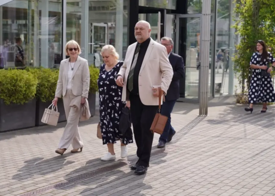 Raimonds Pauls: Klusā Gudrība un Mūžīgās Ilgas starp Skatuves Spožumu un Dabas Aicinājumu