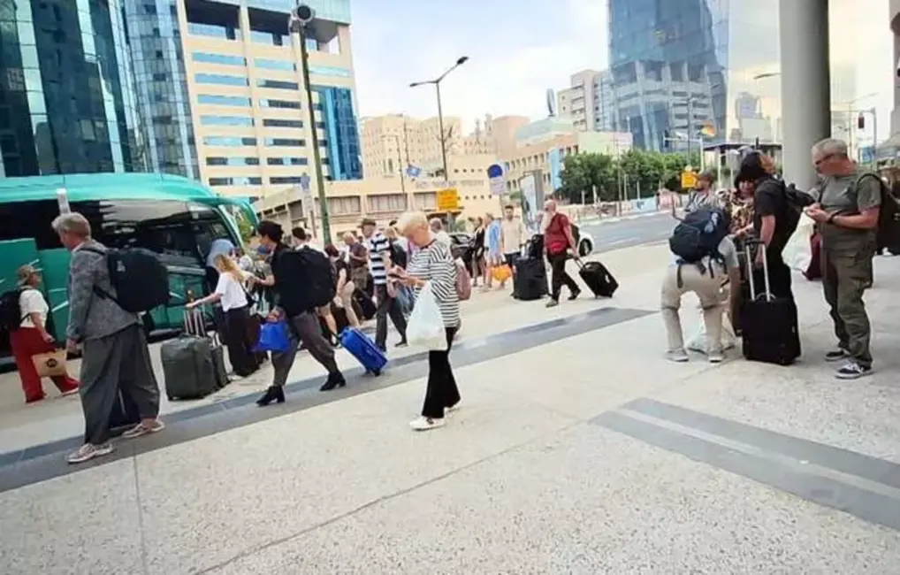 Raķešu ēnā: Latvijas pilsoņu satraucošā evakuācija no Izraēlas caur Jordāniju