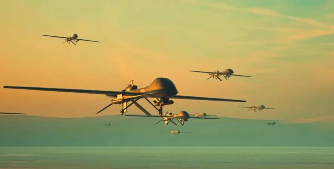 Revolūcija Kaujas Laukā: Lielbritānijas AI Droni “Mūļi” Pavadīs “Apache” Helikopterus