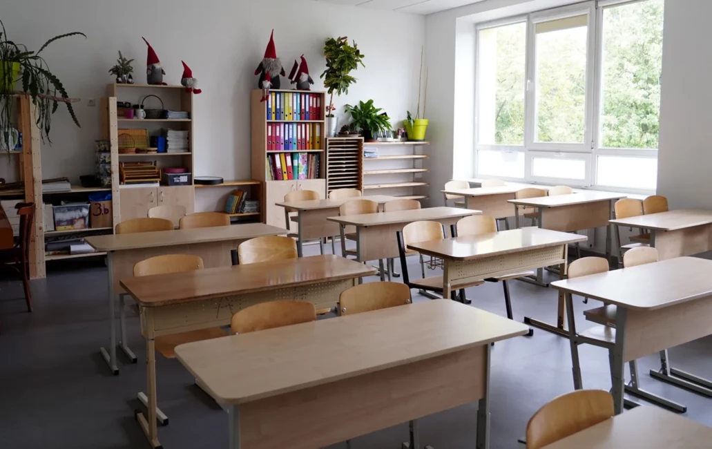 Revolūcija izglītībā: Saeima konceptuāli atbalsta jaunu skolotāju atalgojuma finansēšanas modeli "Programma skolā"