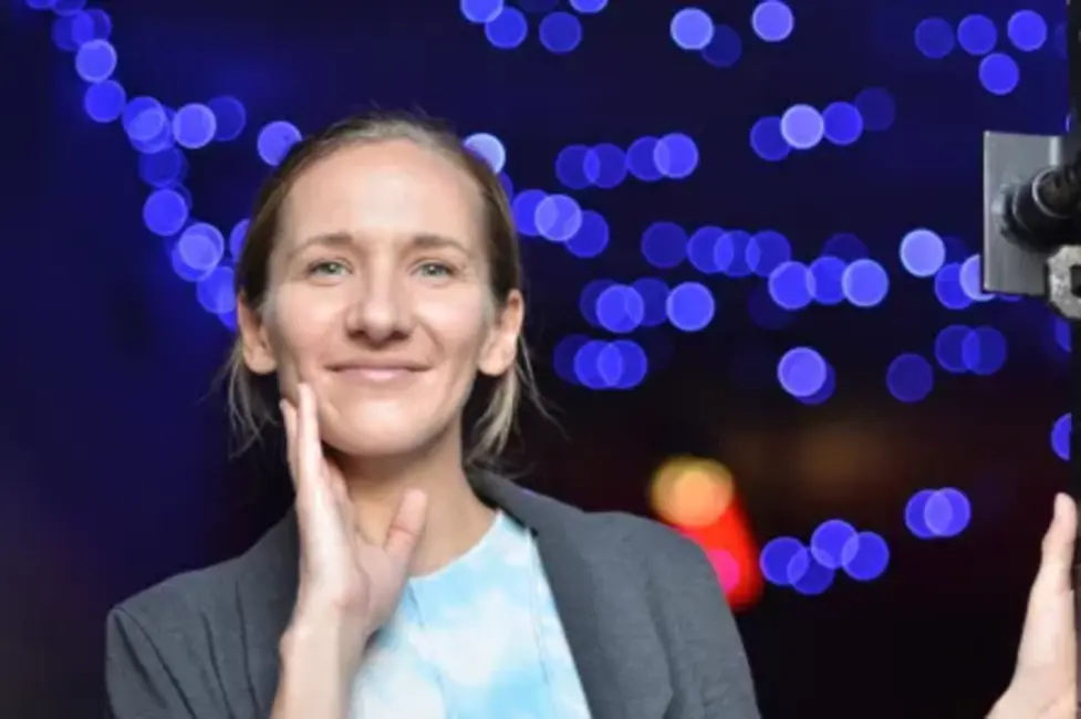 Rīgas "Skaņu mežs" dāvā Londonai unikālu skaņu un gaismas piedzīvojumu: Latvijas māksliniece Paula Vītola uz leģendārās "Cafe OTO" skatuves