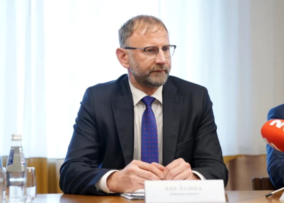 Satiksmes ministrs Švinka stājas pretī Finanšu ministrijai: ceļu finansējumu nesamazinās!