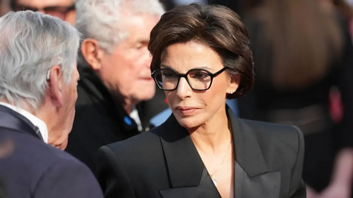 Skandāls Francijā: Pretrunīgs video aptur žurnālistus Legrānu un Koenu