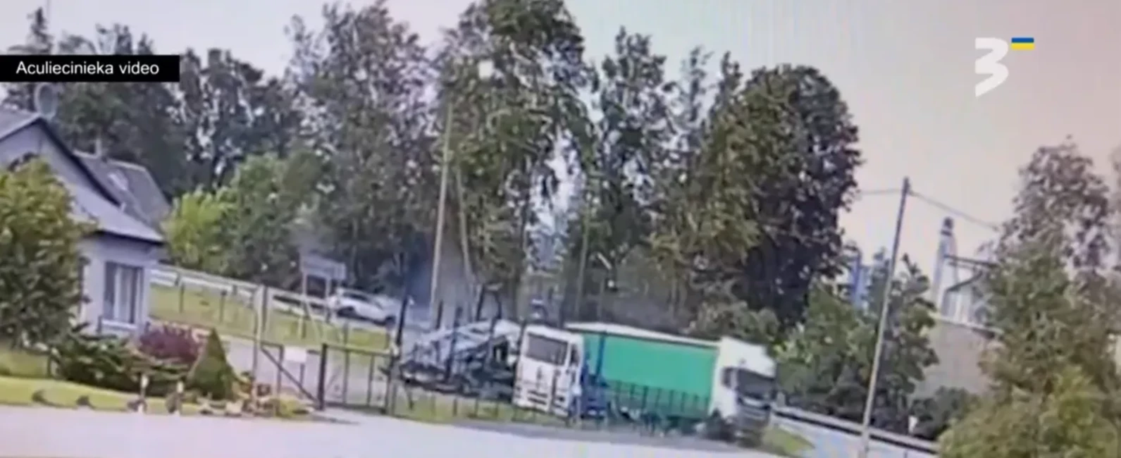 Šokējošais Incidents uz A7 Šosejas: "Volvo" Vadītāja Pārgalvība Izraisa Masīvu Sadursmi ar Kravas Automašīnām