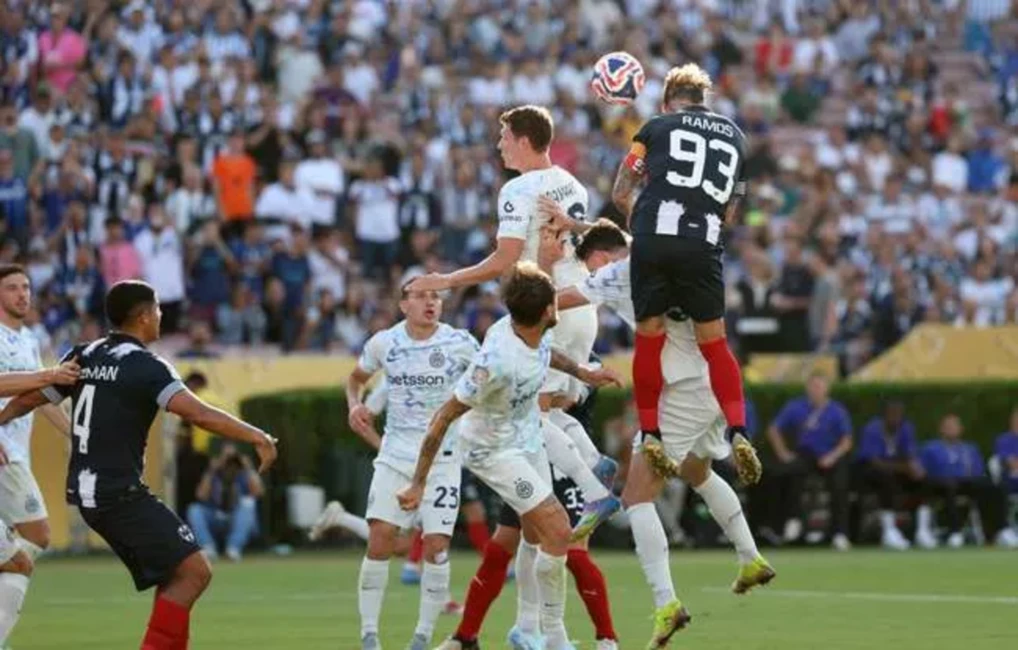 Spraigs starts vēsturiskajā FIFA Klubu Pasaules kausā: Monterrejas neizšķirts ar Inter, River Plate pārliecinoša uzvara un Ramosa vārtu maģija