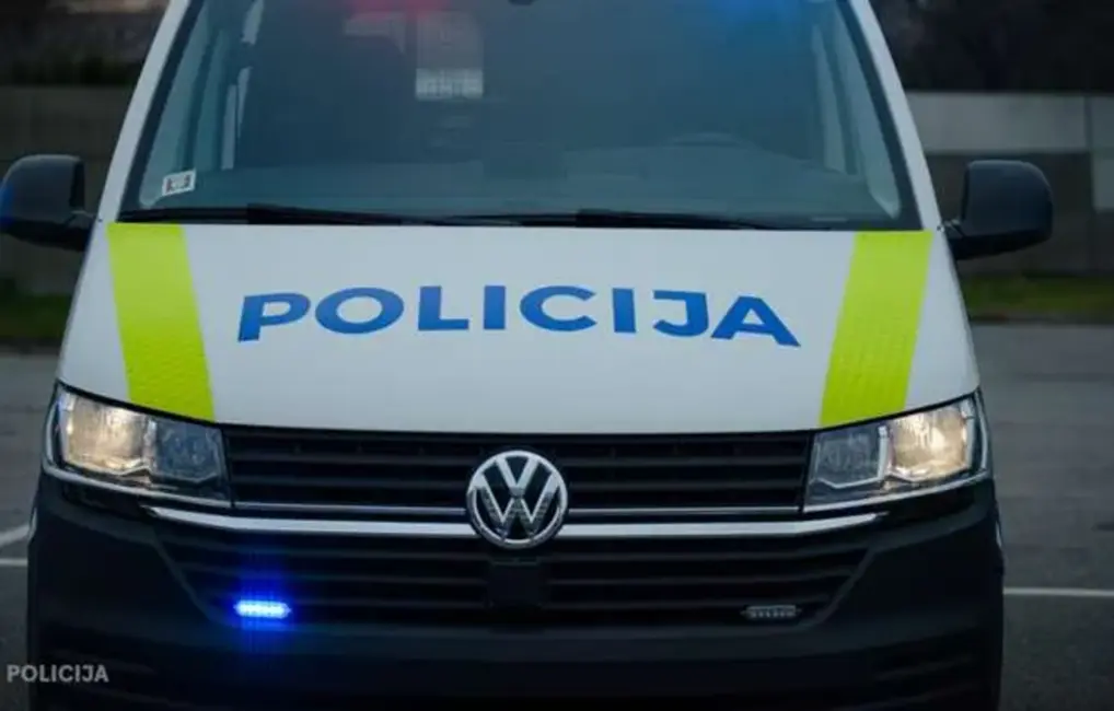 Traģēdija Rīgā: motociklists iet bojā sadursmē ar NMPD auto, cietuši arī mediķi