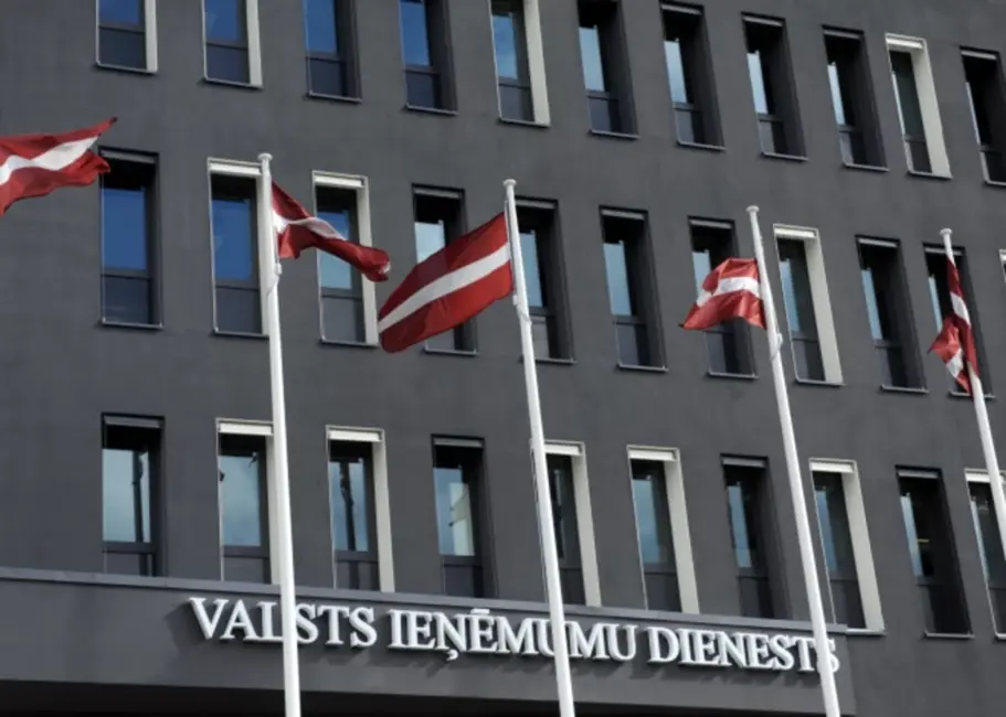 VID šķērsgriezumā: algu pārskatīšana un darbinieku skaita samazināšana – ceļš uz efektivitāti vai izaicinājumu priekšā?