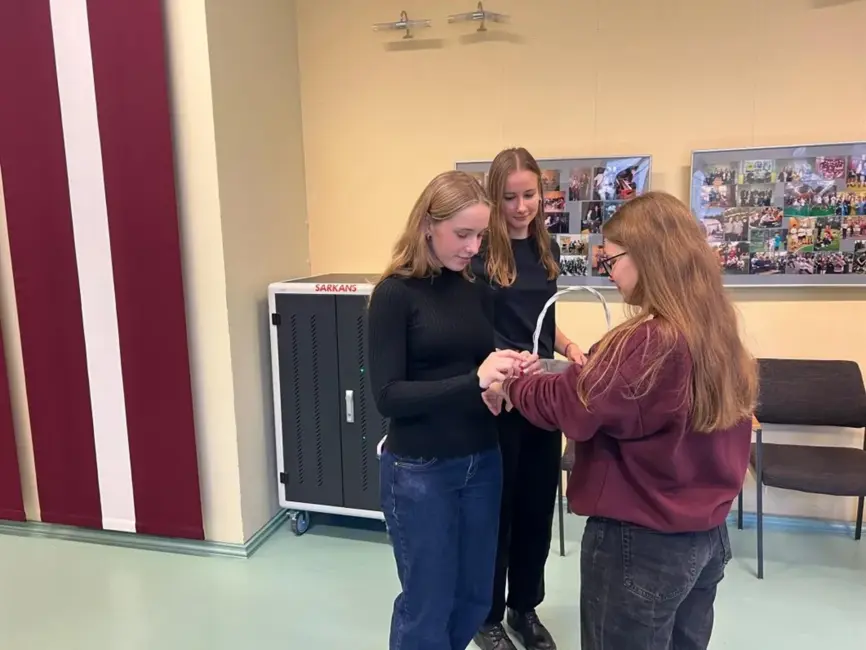 Valmieriešu jaunieši protestē pret Stambulas konvencijas noraidīšanu