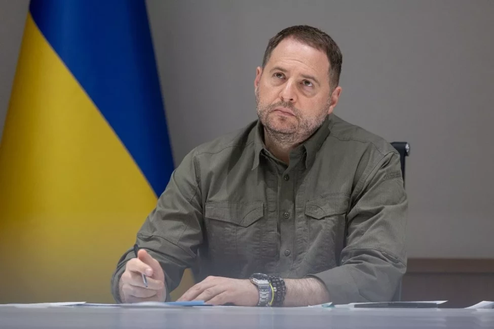 Vašingtonas rūpes: Vai Andris Jermaks apdraud Ukrainas ceļu uz Donalda Trampa labvēlību?