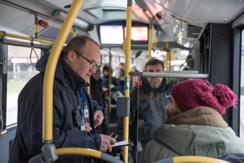 Vienotās biļetes starp "Rīgas satiksmi" un "Pasažieru vilcienu" ieviešana aizkavējas tehnisku iemeslu dēļ