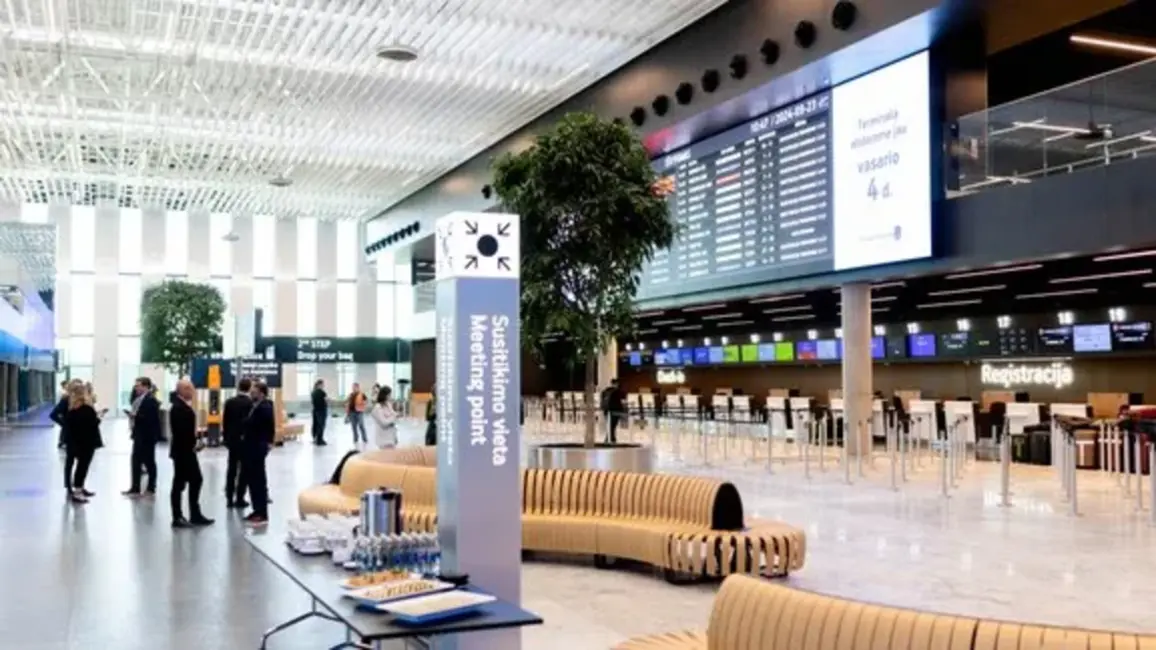 Viļņas lidostā dēļ Baltkrievijas kontrabandas baloniem atkal pārtraukta satiksme